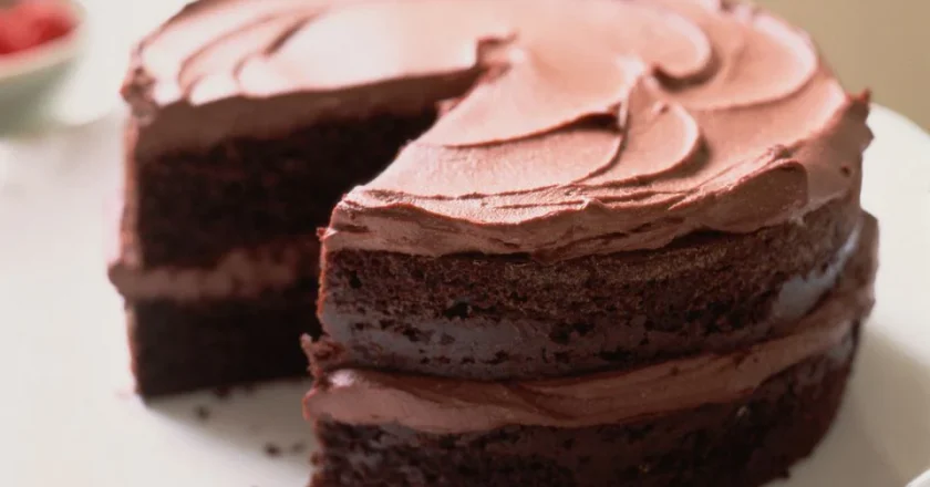 What are the steps and tips for making Chocolate Cake?